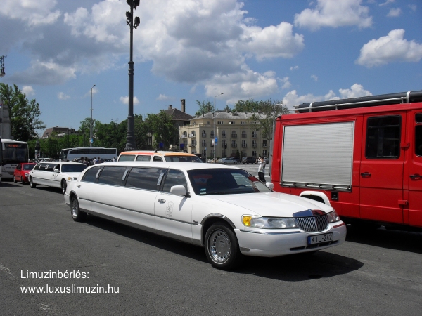 limuzinberles gyereknap budapest hsk tere party limo party limuzin limuzinberles siofok luxuslimuzin luxlimo