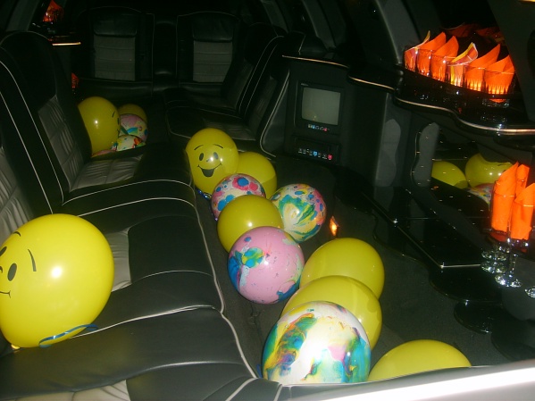 Limuzinbrls kecskemt limuzinbrls lajosmizse barbie limo playboy limo pink limo party limo rzsaszn limuzin budapest lnybcs pink limuzin